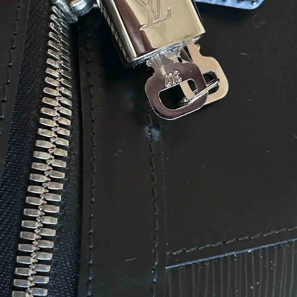 Louis Vuitton Vintage Epi Sac de Voyage Bourget 50 - Picture 11 of 15
